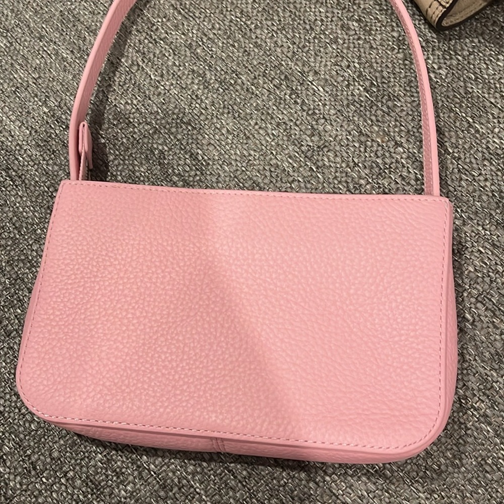 Women’s Croco Crew Grained Leather Shoulder Bag PINK - Picture 3 of 5